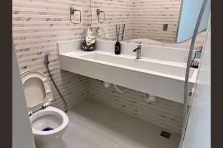 Casa à venda com 1200m², 4 quartos e 8 vagas Casa à venda com 1200m², 4 quartos e 8 vagaslavabo 3