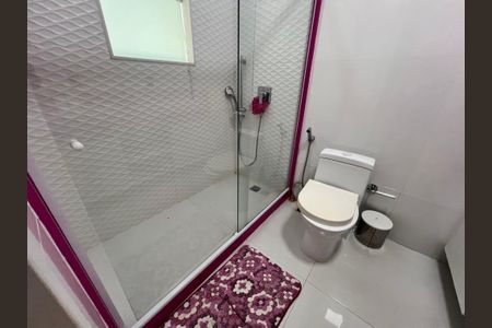 Casa à venda com 1200m², 4 quartos e 8 vagas Casa à venda com 1200m², 4 quartos e 8 vagasBanheiro da Suíte 4