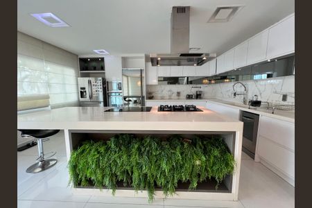 Casa à venda com 1200m², 4 quartos e 8 vagas Casa à venda com 1200m², 4 quartos e 8 vagascozinha 2