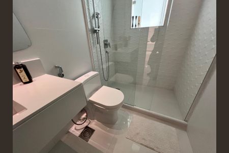 Casa à venda com 1200m², 4 quartos e 8 vagas Casa à venda com 1200m², 4 quartos e 8 vagasBanheiro da Suíte