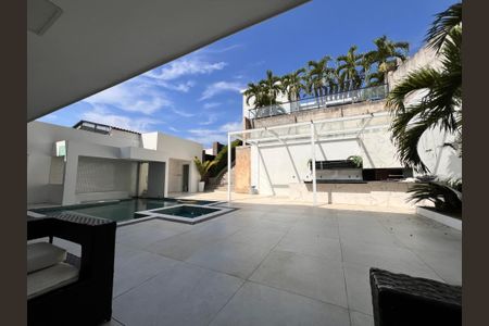 Casa à venda com 1200m², 4 quartos e 8 vagas Casa à venda com 1200m², 4 quartos e 8 vagasÁrea comum