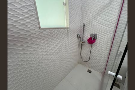 Casa à venda com 1200m², 4 quartos e 8 vagas Casa à venda com 1200m², 4 quartos e 8 vagasBanheiro da Suíte 4