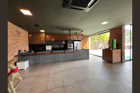 Casa à venda com 1200m², 4 quartos e 8 vagas Casa à venda com 1200m², 4 quartos e 8 vagasSala/Cozinha