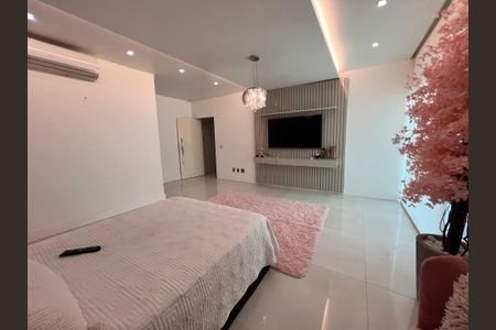 Casa à venda com 1200m², 4 quartos e 8 vagas Casa à venda com 1200m², 4 quartos e 8 vagasSuíte 4