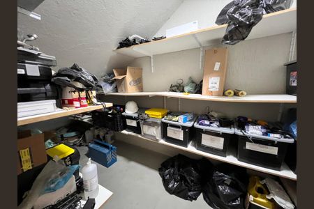 Casa à venda com 1200m², 4 quartos e 8 vagas Casa à venda com 1200m², 4 quartos e 8 vagasDespensa 2