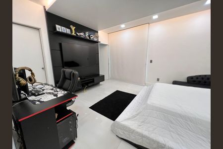 Casa à venda com 1200m², 4 quartos e 8 vagas Casa à venda com 1200m², 4 quartos e 8 vagassuíte 2