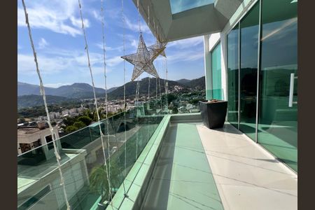 Casa à venda com 1200m², 4 quartos e 8 vagas Casa à venda com 1200m², 4 quartos e 8 vagasvaranda da suíte 3