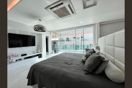 Casa à venda com 1200m², 4 quartos e 8 vagas Casa à venda com 1200m², 4 quartos e 8 vagassuíte 3