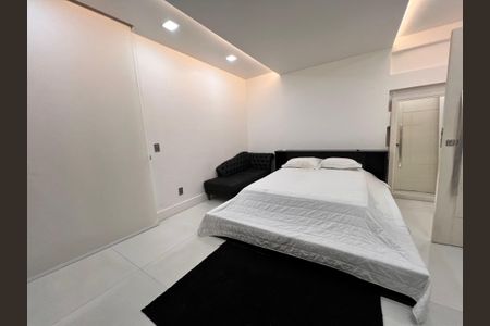 Casa à venda com 1200m², 4 quartos e 8 vagas Casa à venda com 1200m², 4 quartos e 8 vagassuíte 2