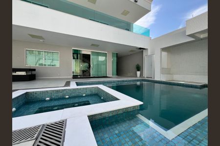 Casa à venda com 1200m², 4 quartos e 8 vagas Casa à venda com 1200m², 4 quartos e 8 vagasÁrea comum