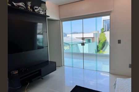 Casa à venda com 1200m², 4 quartos e 8 vagas Casa à venda com 1200m², 4 quartos e 8 vagassuíte 2