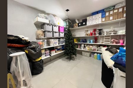 Casa à venda com 1200m², 4 quartos e 8 vagas Casa à venda com 1200m², 4 quartos e 8 vagasDespensa 2