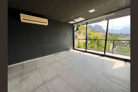 Casa à venda com 1200m², 4 quartos e 8 vagas Casa à venda com 1200m², 4 quartos e 8 vagasEscritório