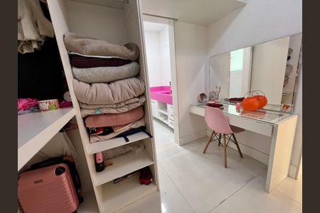 Casa à venda com 1200m², 4 quartos e 8 vagas Casa à venda com 1200m², 4 quartos e 8 vagasCloset Suíte 4