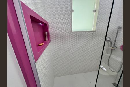 Casa à venda com 1200m², 4 quartos e 8 vagas Casa à venda com 1200m², 4 quartos e 8 vagasBanheiro da Suíte 4