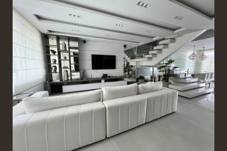 Casa à venda com 1200m², 4 quartos e 8 vagas Casa à venda com 1200m², 4 quartos e 8 vagasSala 2