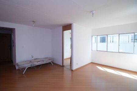 Apartamento à venda com 70m², 3 quartos e 1 vaga Apartamento à venda com 70m², 3 quartos e 1 vagaSala