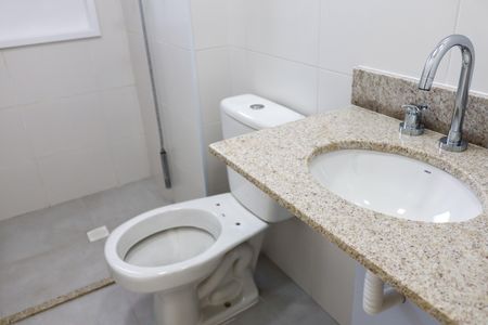 Apartamento à venda com 64m², 2 quartos e 2 vagas Apartamento à venda com 64m², 2 quartos e 2 vagasBanheiro da Suíte 1