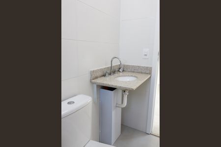 Apartamento à venda com 64m², 2 quartos e 2 vagas Apartamento à venda com 64m², 2 quartos e 2 vagasBanheiro da Suíte 1