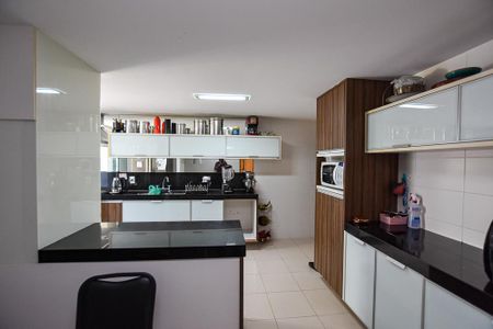 Apartamento à venda com 198m², 4 quartos e 2 vagas Apartamento à venda com 198m², 4 quartos e 2 vagasCozinha