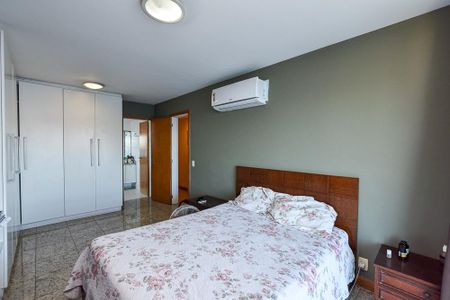 Apartamento à venda com 198m², 4 quartos e 2 vagas Apartamento à venda com 198m², 4 quartos e 2 vagasSuíte 1