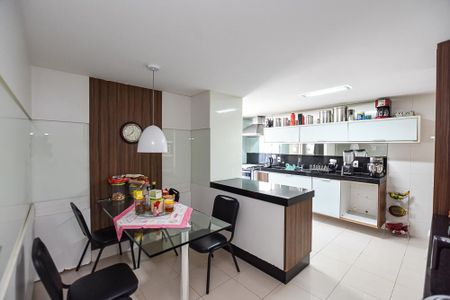 Apartamento à venda com 198m², 4 quartos e 2 vagas Apartamento à venda com 198m², 4 quartos e 2 vagasCozinha