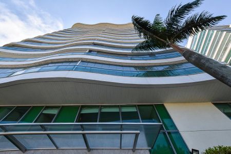 Apartamento à venda com 198m², 4 quartos e 2 vagas Apartamento à venda com 198m², 4 quartos e 2 vagasFachada