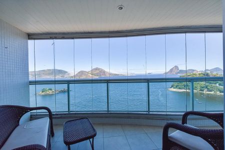 Apartamento à venda com 198m², 4 quartos e 2 vagas Apartamento à venda com 198m², 4 quartos e 2 vagasVaranda da Sala