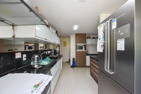 Apartamento à venda com 198m², 4 quartos e 2 vagas Apartamento à venda com 198m², 4 quartos e 2 vagasCozinha