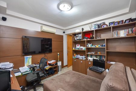 Apartamento à venda com 198m², 4 quartos e 2 vagas Apartamento à venda com 198m², 4 quartos e 2 vagasQuarto 1