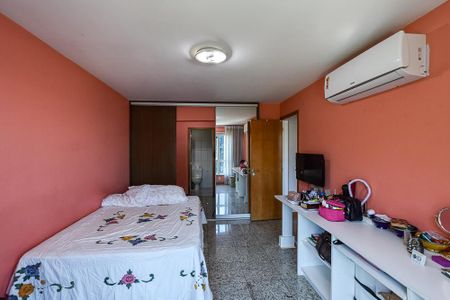 Apartamento à venda com 198m², 4 quartos e 2 vagas Apartamento à venda com 198m², 4 quartos e 2 vagasSuíte 2