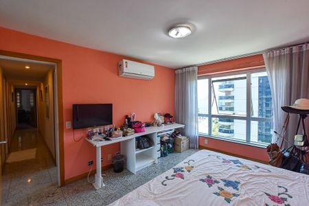 Apartamento à venda com 198m², 4 quartos e 2 vagas Apartamento à venda com 198m², 4 quartos e 2 vagasSuíte 2