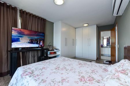 Apartamento à venda com 198m², 4 quartos e 2 vagas Apartamento à venda com 198m², 4 quartos e 2 vagasSuíte 1