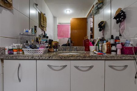 Apartamento à venda com 198m², 4 quartos e 2 vagas Apartamento à venda com 198m², 4 quartos e 2 vagasBanheiro da Suíte 2
