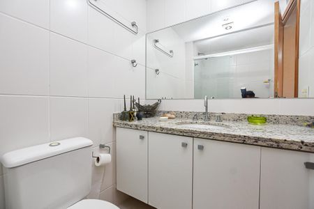 Apartamento à venda com 198m², 4 quartos e 2 vagas Apartamento à venda com 198m², 4 quartos e 2 vagasBanheiro Social