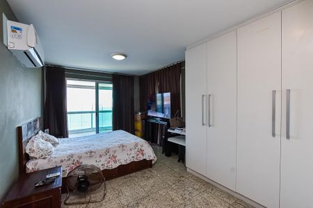 Apartamento à venda com 198m², 4 quartos e 2 vagas Apartamento à venda com 198m², 4 quartos e 2 vagasSuíte 1