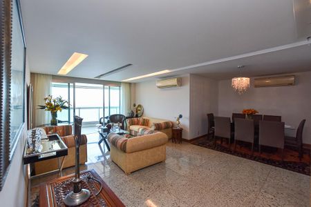 Apartamento à venda com 198m², 4 quartos e 2 vagas Apartamento à venda com 198m², 4 quartos e 2 vagasSala