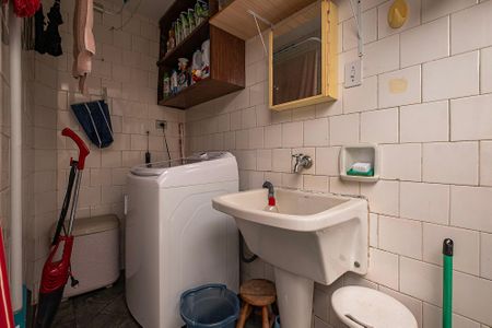 Casa à venda com 102m², 2 quartos e 2 vagas Casa à venda com 102m², 2 quartos e 2 vagasQuintal