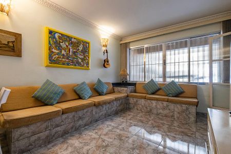 Casa à venda com 102m², 2 quartos e 2 vagas Casa à venda com 102m², 2 quartos e 2 vagasSala