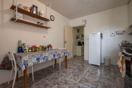 Casa à venda com 102m², 2 quartos e 2 vagas Casa à venda com 102m², 2 quartos e 2 vagasCozinha