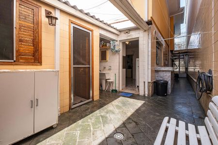 Casa à venda com 102m², 2 quartos e 2 vagas Casa à venda com 102m², 2 quartos e 2 vagasQuintal