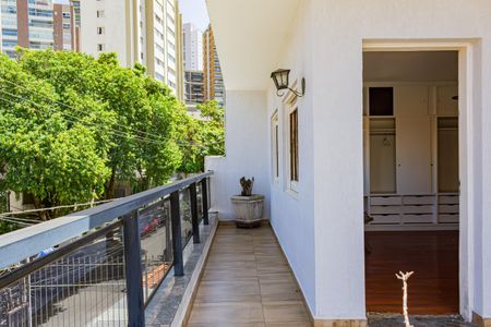 Casa à venda com 276m², 4 quartos e 4 vagas Casa à venda com 276m², 4 quartos e 4 vagasVaranda da Suíte