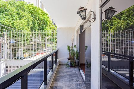 Casa à venda com 276m², 4 quartos e 4 vagas Casa à venda com 276m², 4 quartos e 4 vagasVaranda da Sala