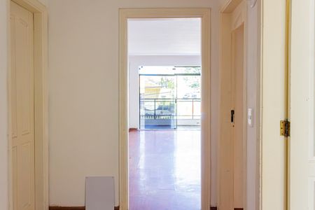 Casa à venda com 276m², 4 quartos e 4 vagas Casa à venda com 276m², 4 quartos e 4 vagasCorredor