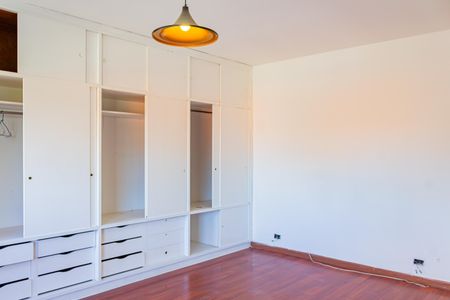 Casa à venda com 276m², 4 quartos e 4 vagas Casa à venda com 276m², 4 quartos e 4 vagasSuíte