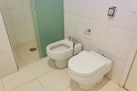 Casa à venda com 276m², 4 quartos e 4 vagas Casa à venda com 276m², 4 quartos e 4 vagasBanheiro Social