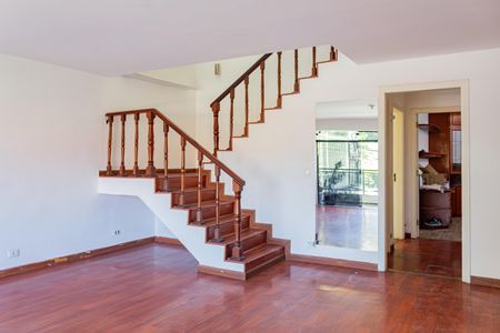 Casa à venda com 276m², 4 quartos e 4 vagas Casa à venda com 276m², 4 quartos e 4 vagasSala