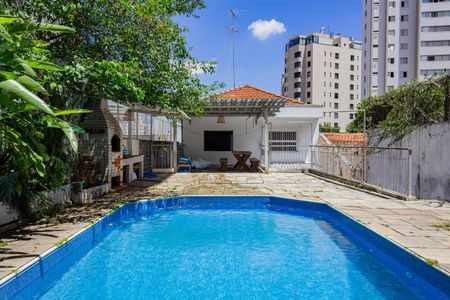 Casa à venda com 276m², 4 quartos e 4 vagas Casa à venda com 276m², 4 quartos e 4 vagasPiscina