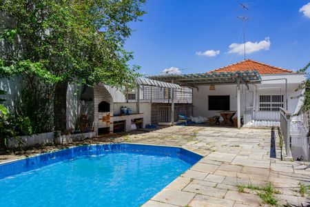 Casa à venda com 276m², 4 quartos e 4 vagas Casa à venda com 276m², 4 quartos e 4 vagasPiscina