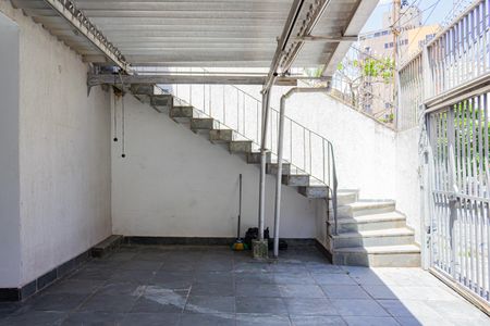 Casa à venda com 276m², 4 quartos e 4 vagas Casa à venda com 276m², 4 quartos e 4 vagasGaragem